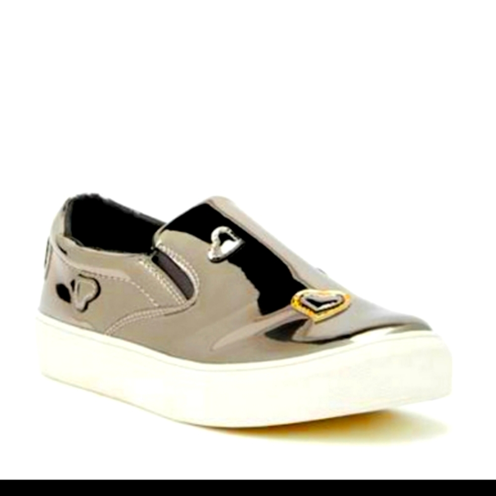 Hoova Heart Sneakers by Hoo